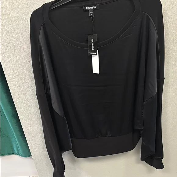 NWT Silky front long sleeve batwing top - Picture 1 of 4